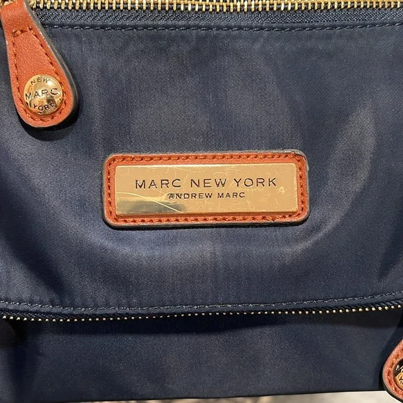 Marc Jacob’s Crossbody Bag Purse - Picture 2 of 12